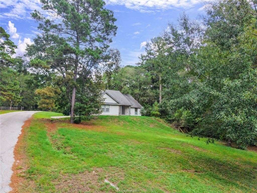 1.5 Acres of Land with Home for Sale in Navasota, Texas