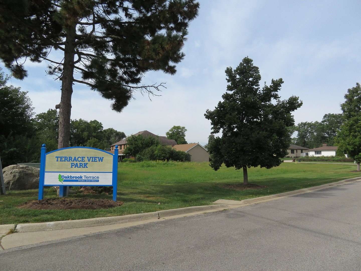 0.5 Acres of Residential Land for Sale in Oakbrook Terrace, Illinois
