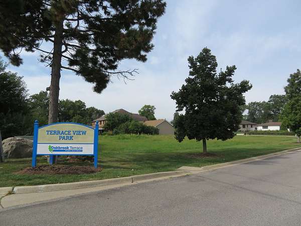 0.5 Acres of Residential Land for Sale in Oakbrook Terrace, Illinois