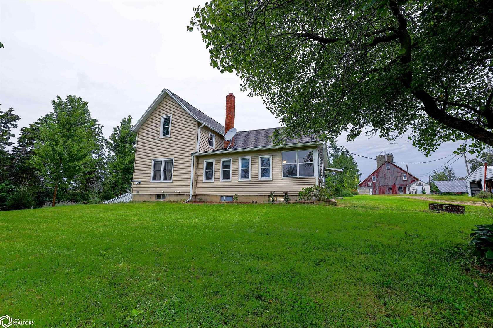 16.8 Acres of Land with Home for Sale in Albion, Iowa