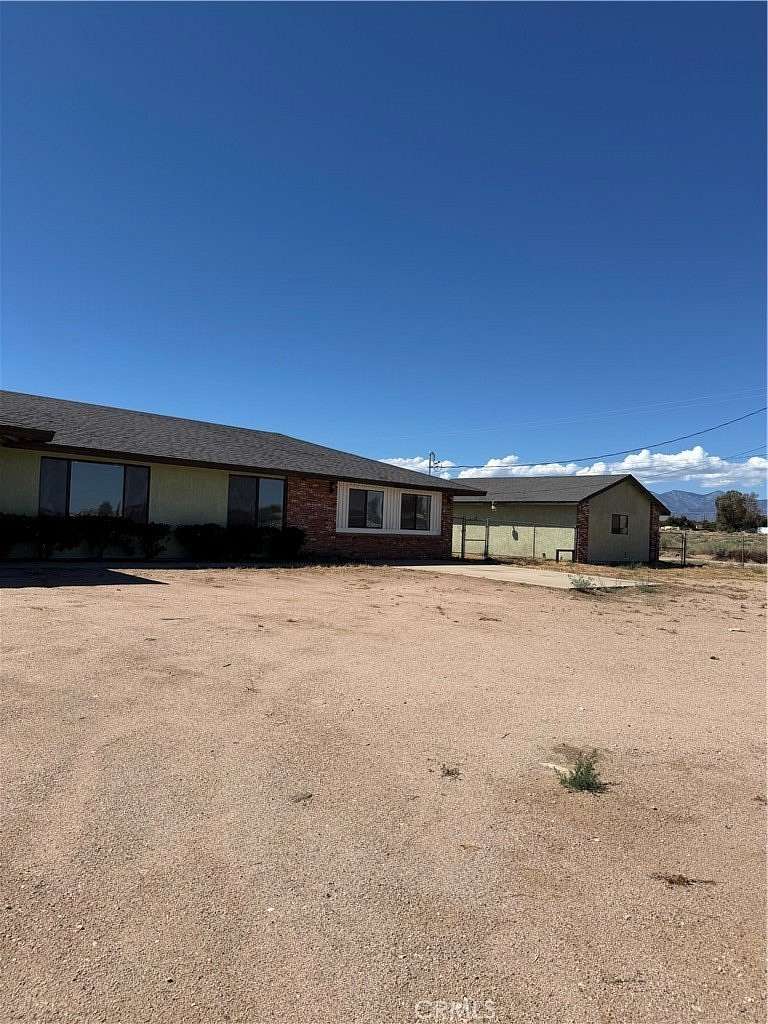 2 Acres of Land with Home for Lease in Oak Hills, California