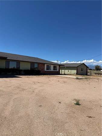 2 Acres of Land with Home for Lease in Oak Hills, California