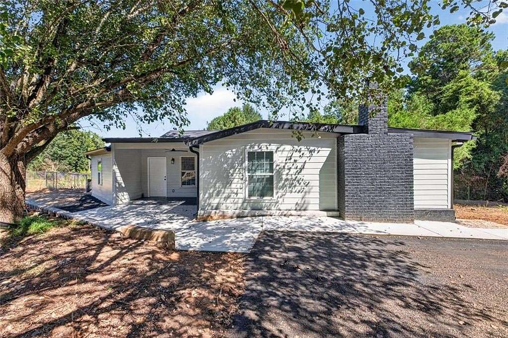 2.6 Acres of Land with Home for Sale in Braselton, Georgia