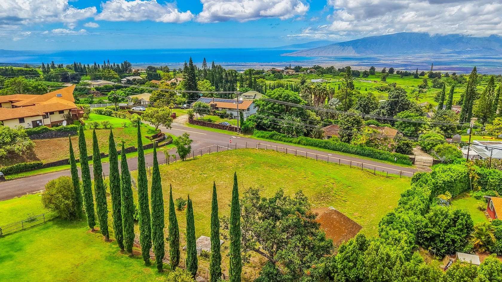 0.5 Acres of Improved Residential Land for Sale in Kula, Hawaii