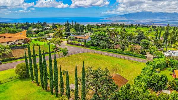 0.5 Acres of Improved Residential Land for Sale in Kula, Hawaii