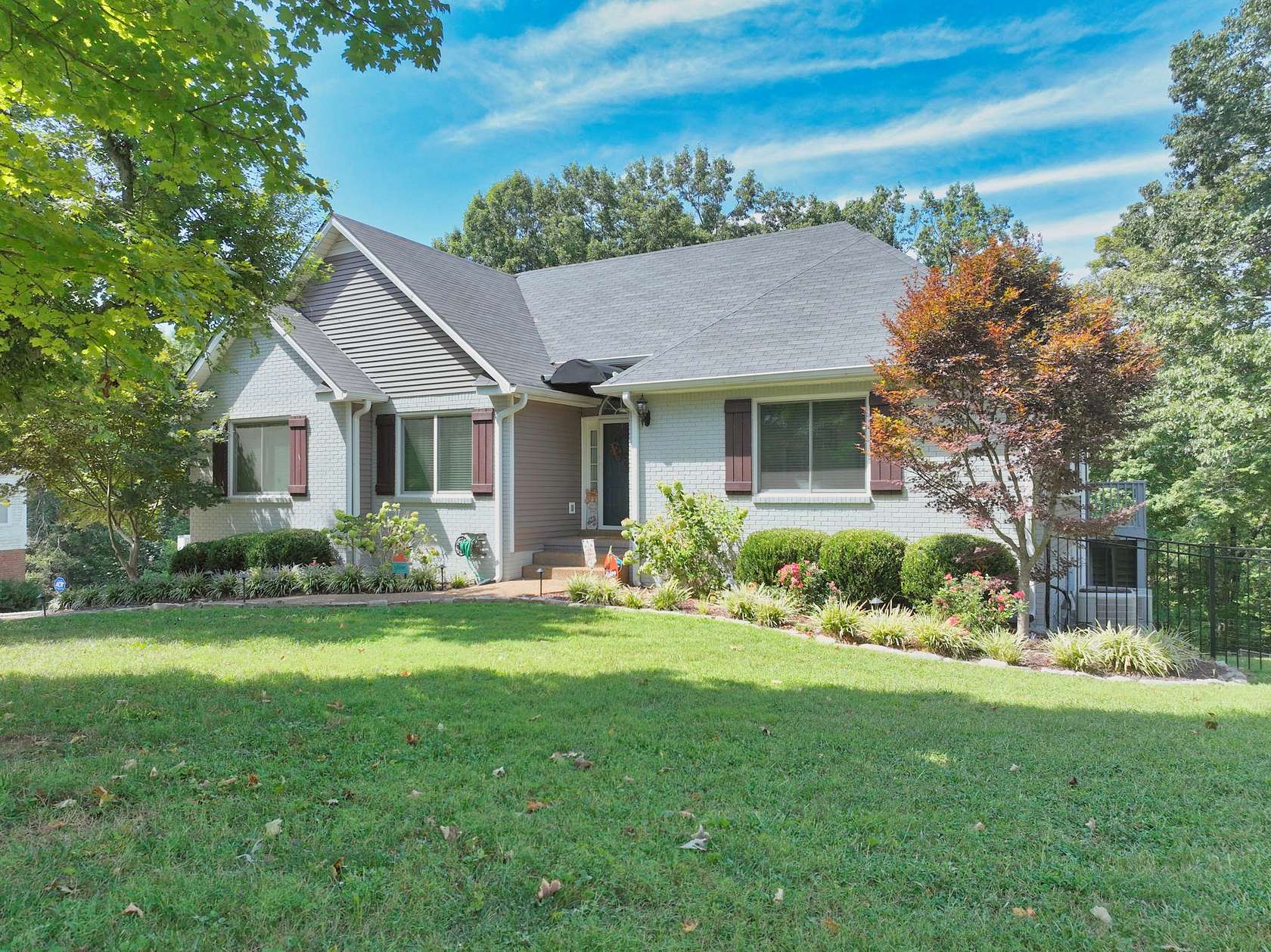 2.34 Acres of Land with Home for Sale in Hendersonville, Tennessee