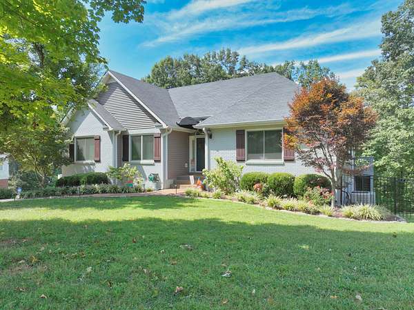 2.34 Acres of Land with Home for Sale in Hendersonville, Tennessee