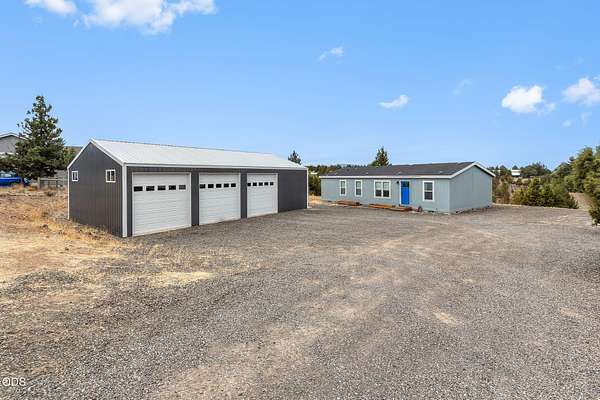 2 Acres of Land with Home for Sale in Prineville, Oregon