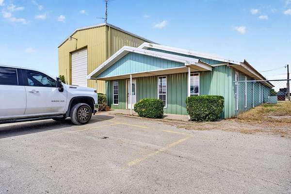 1.5 Acres of Improved Commercial Land for Sale in Odessa, Texas