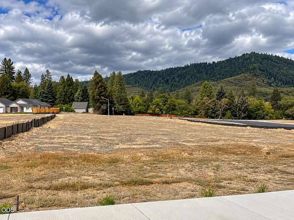 0.19 Acres of Residential Land for Sale in Grants Pass, Oregon