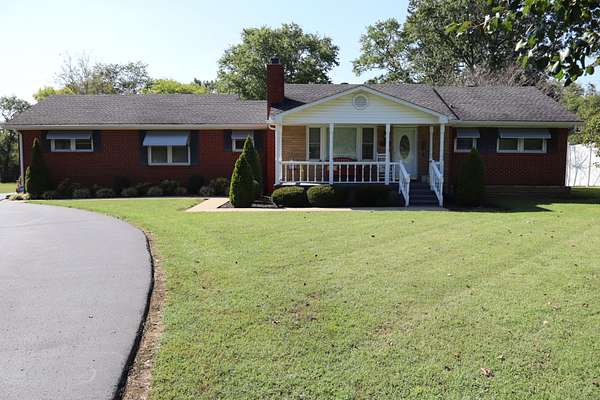 1.5 Acres of Land with Home for Sale in Lebanon, Tennessee