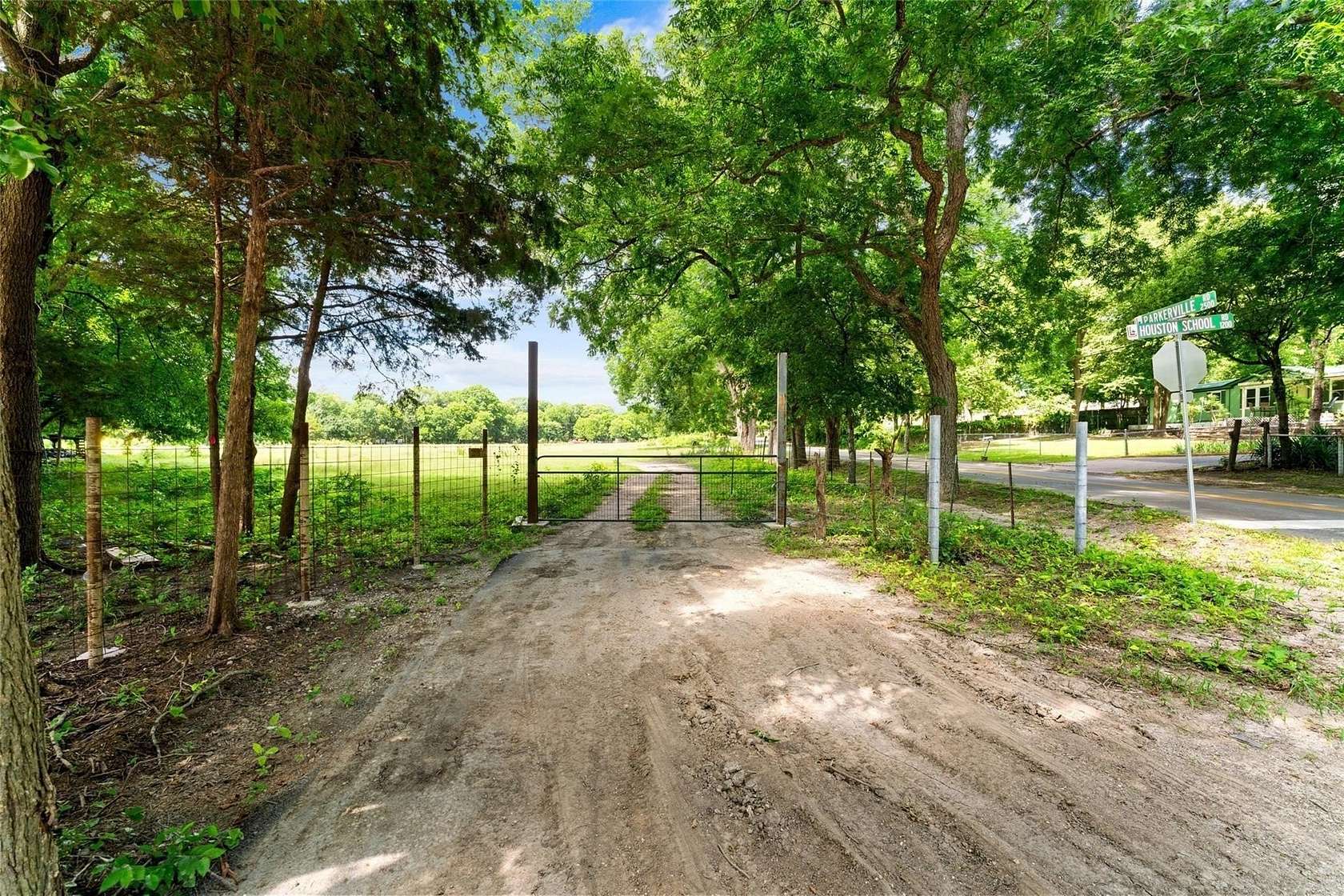 10 Acres of Residential Land for Sale in Lancaster, Texas