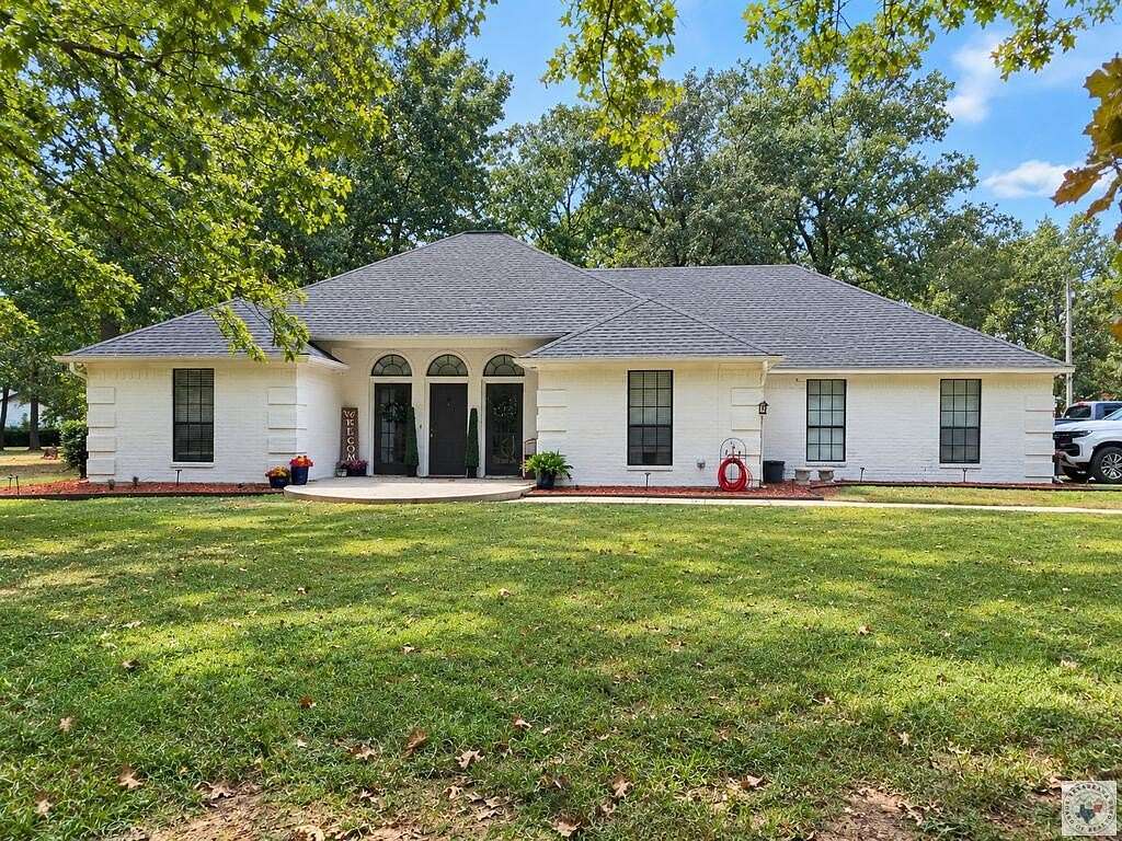 4.67 Acres of Land with Home for Sale in Texarkana, Texas