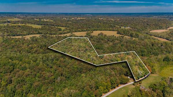 10 Acres of Recreational & Residential Land for Sale in Lafayette, Tennessee