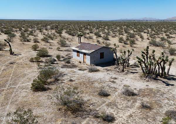 4.86 Acres of Residential Land for Sale in Llano, California