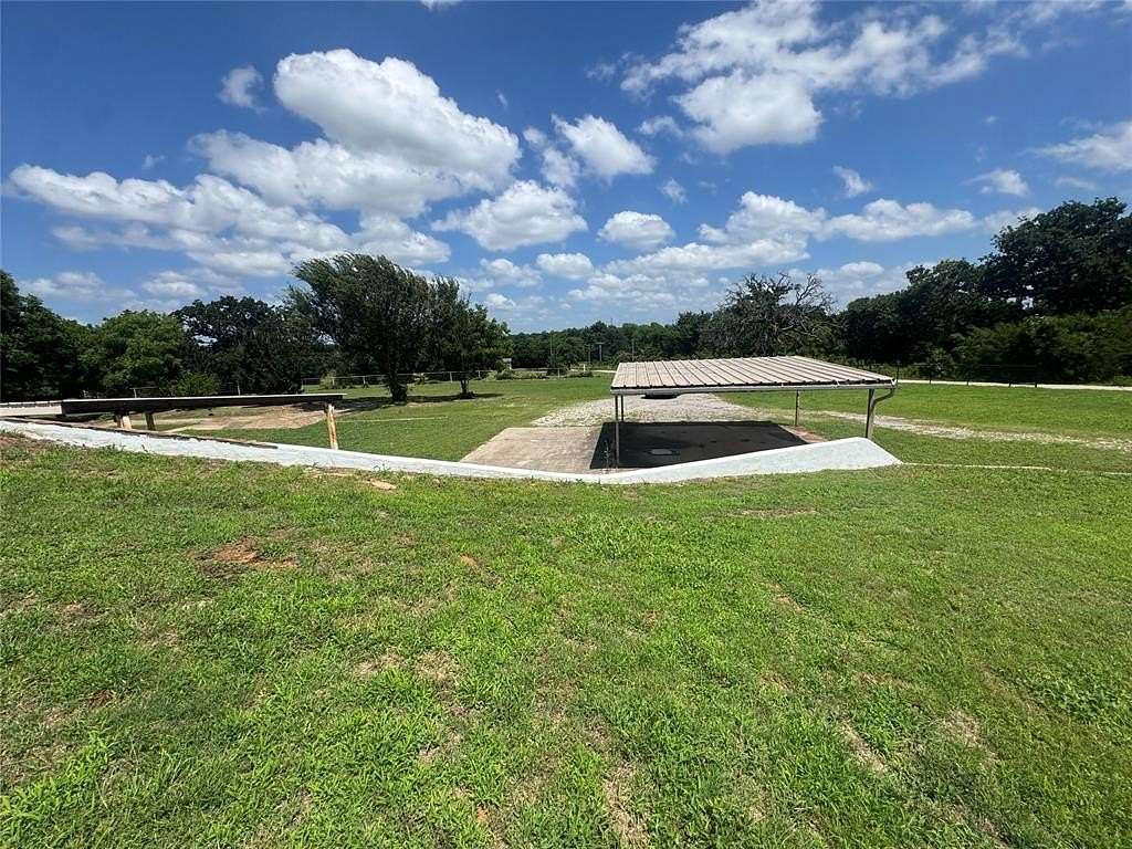 24 Acres of Land with Home for Sale in Harrah, Oklahoma