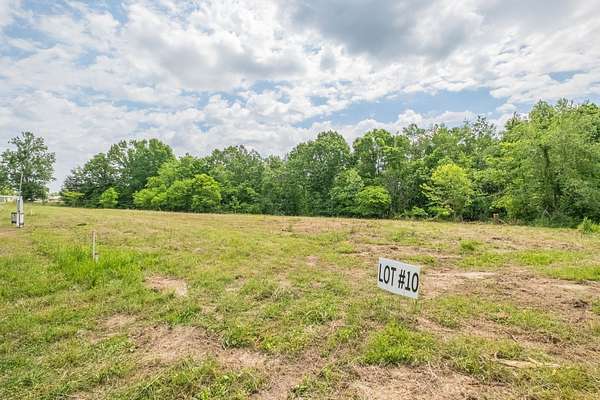 2.79 Acres of Land with Home for Sale in Westmoreland, Tennessee