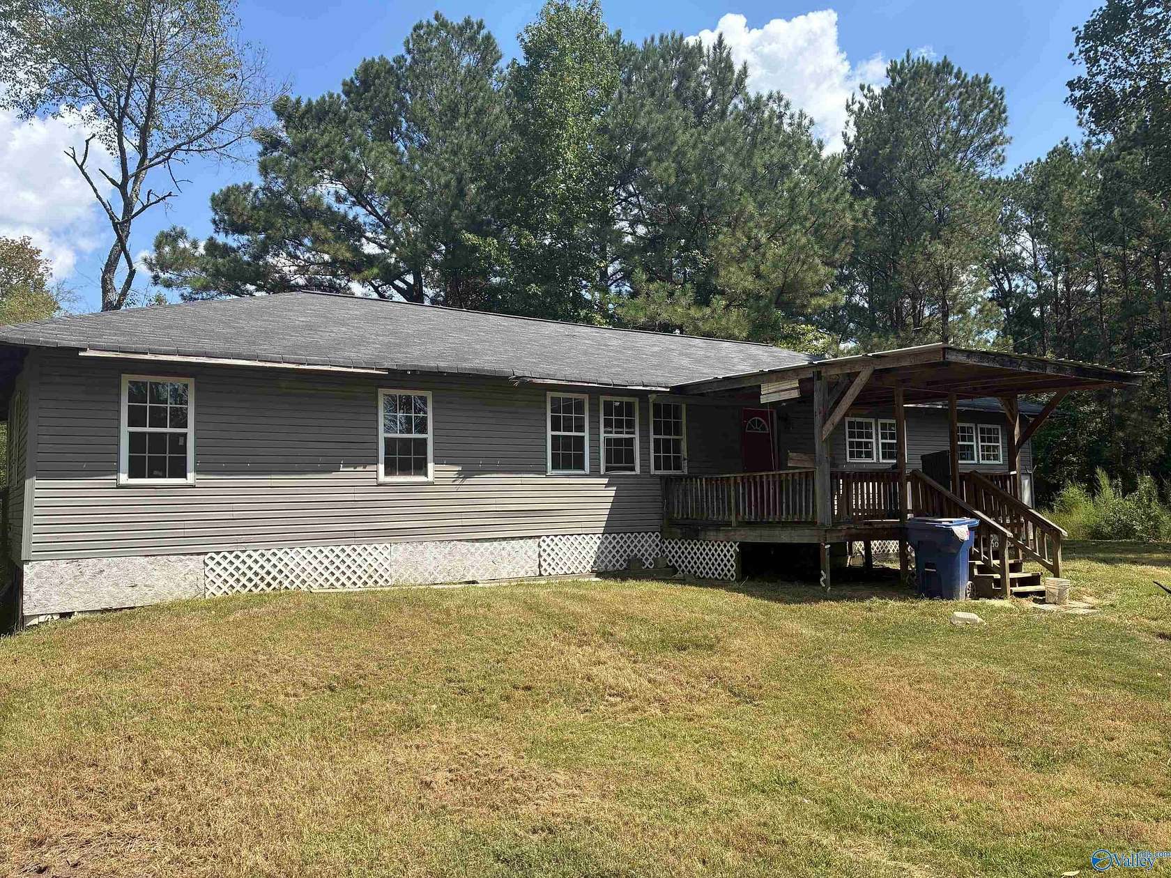 5.1 Acres of Land with Home for Sale in Gadsden, Alabama