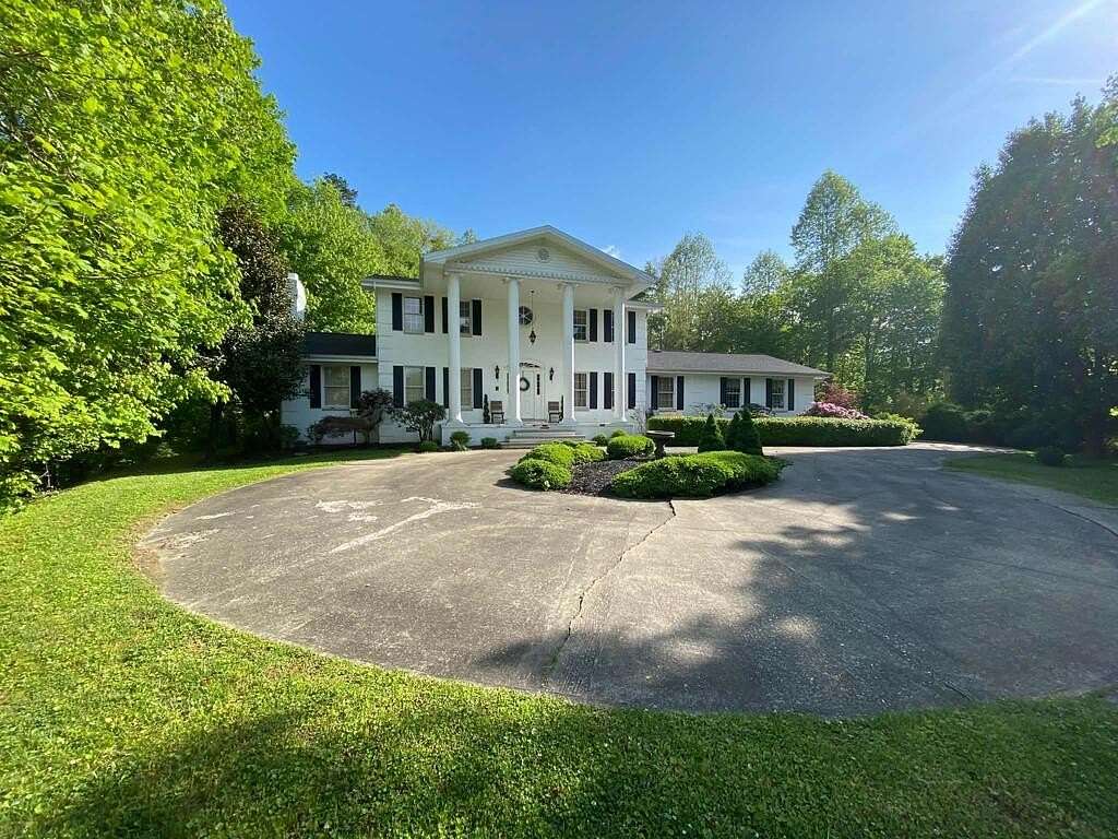 3.1 Acres of Land with Home for Sale in Hagerhill, Kentucky