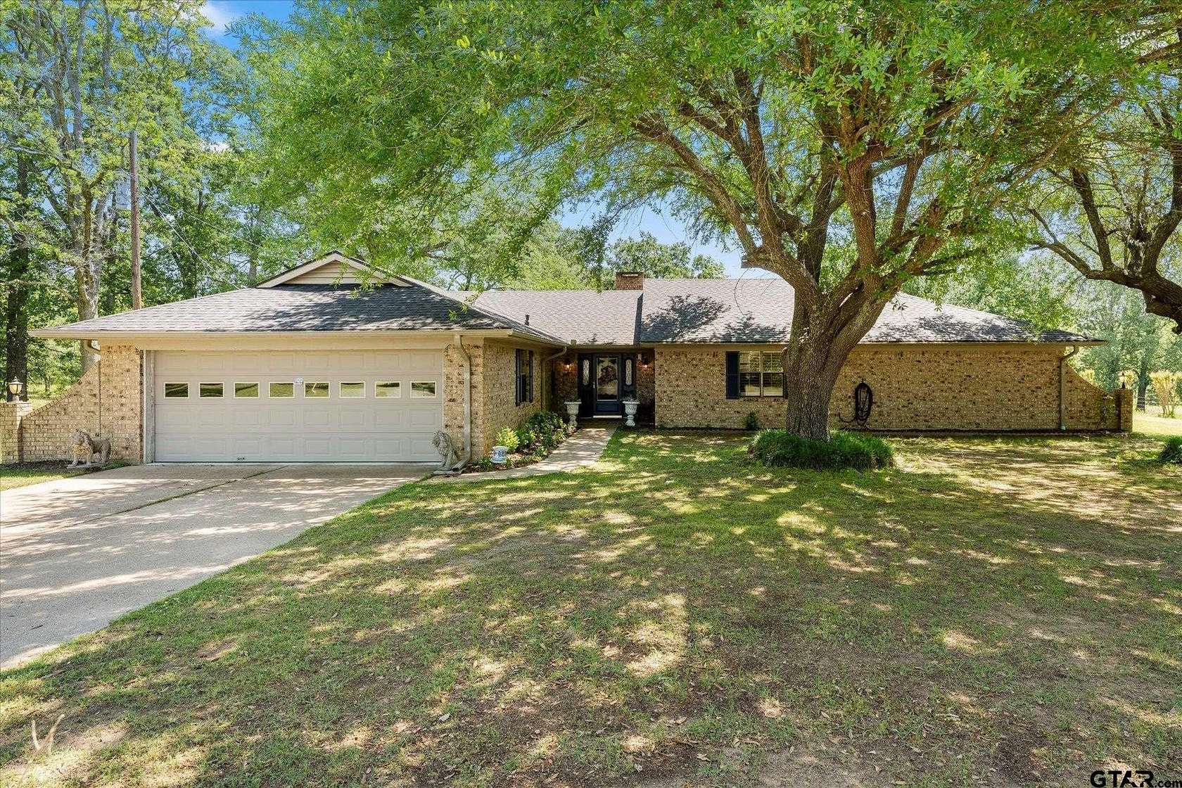 136 Acres of Recreational Land with Home for Sale in Mount Pleasant, Texas