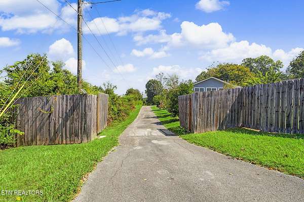 16.2 Acres of Land with Home for Sale in Knoxville, Tennessee