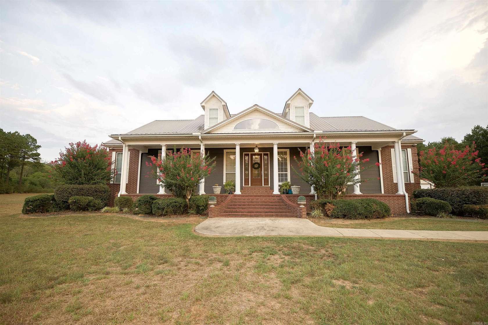 13.2 Acres of Land with Home for Sale in Camden, Arkansas