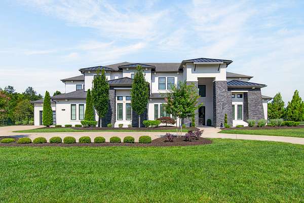 2 Acres of Land with Home for Sale in Brentwood, Tennessee