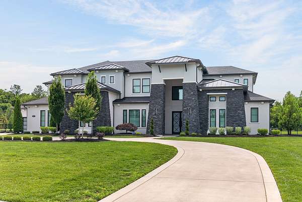 2 Acres of Land with Home for Sale in Brentwood, Tennessee