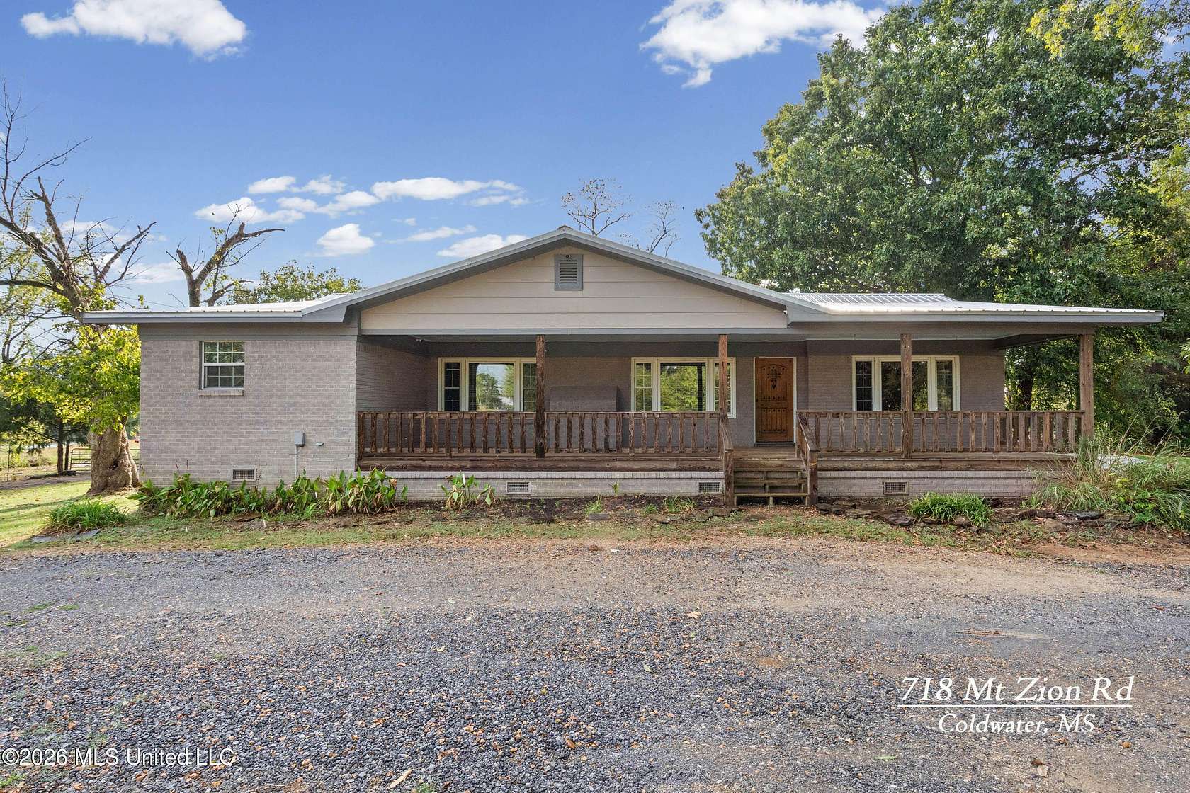 4.4 Acres of Land with Home for Sale in Coldwater, Mississippi