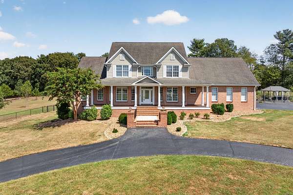 9.2 Acres of Land with Home for Sale in Tullahoma, Tennessee