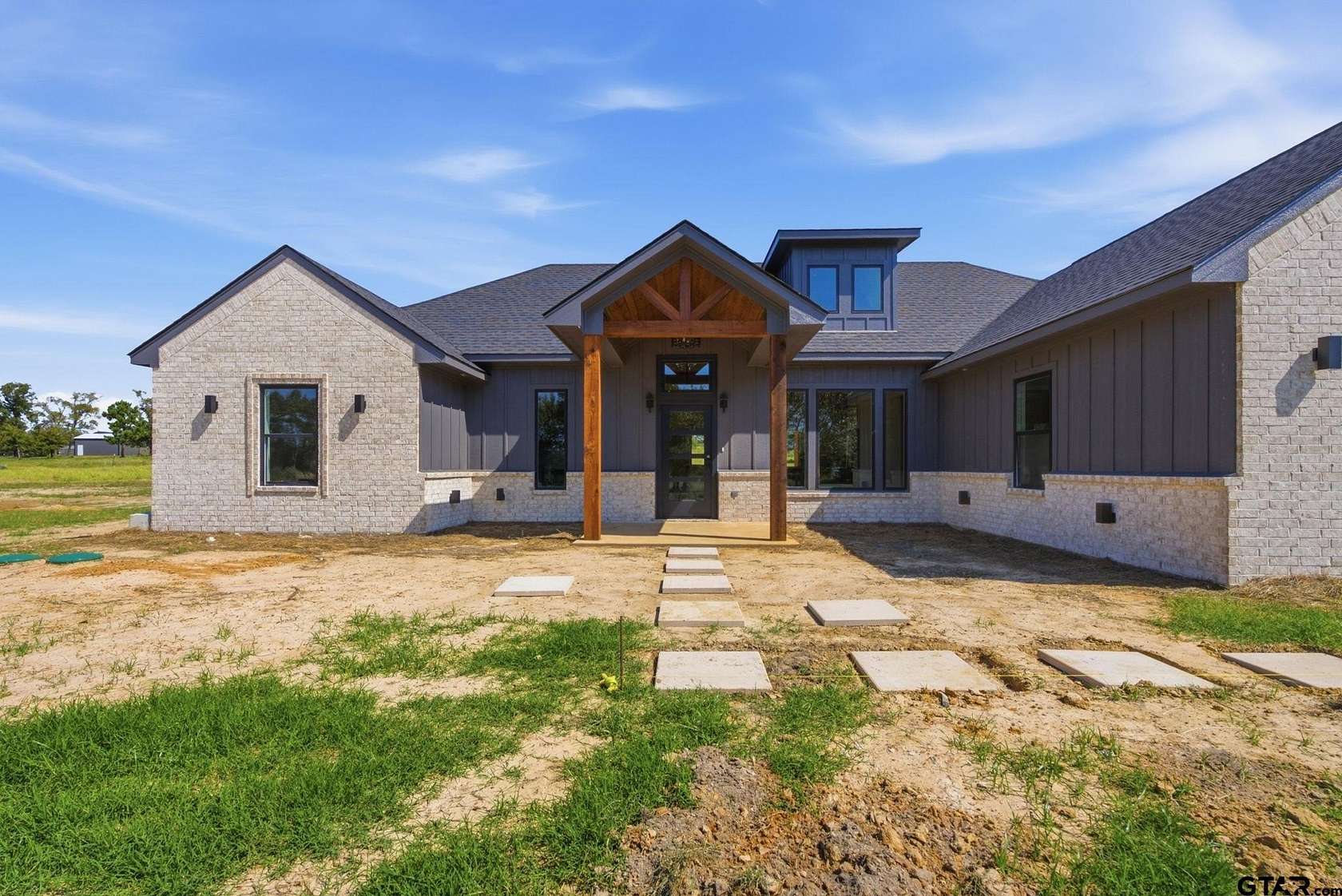 1.5 Acres of Land with Home for Sale in Murchison, Texas