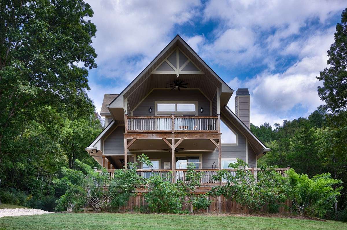 15 Acres of Land with Home for Sale in Pulaski, Tennessee