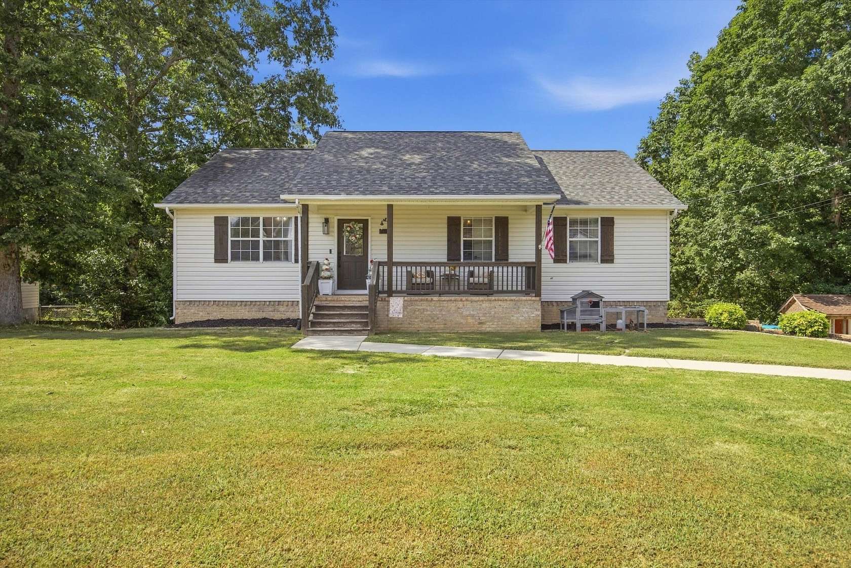 1.5 Acres of Land with Home for Sale in Ringgold, Georgia