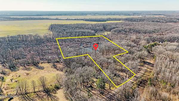 12.8 Acres of Recreational & Residential Land for Sale in Byhalia, Mississippi