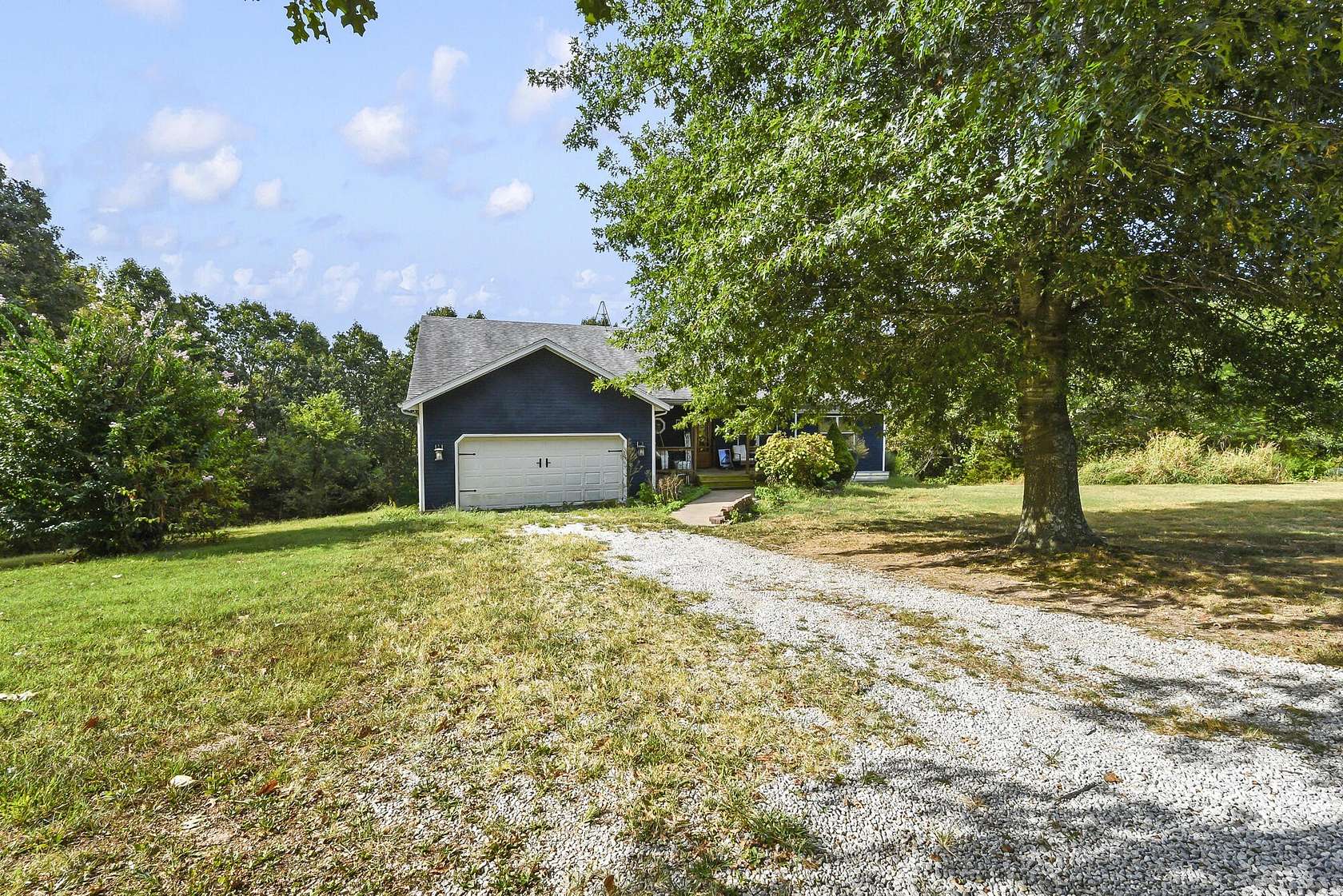28.3 Acres of Land with Home for Sale in Billings, Missouri