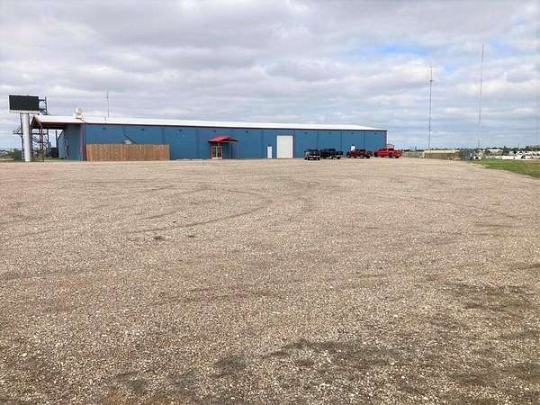6 Acres of Improved Commercial Land for Sale in Plainview, Texas