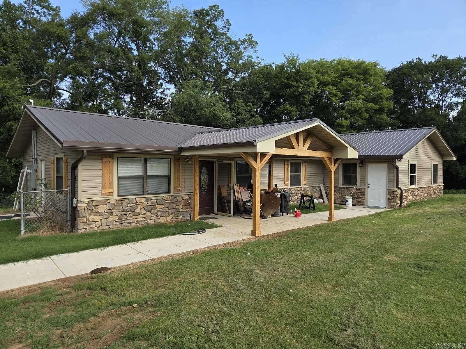 5 Acres of Land with Home for Sale in Murfreesboro, Arkansas