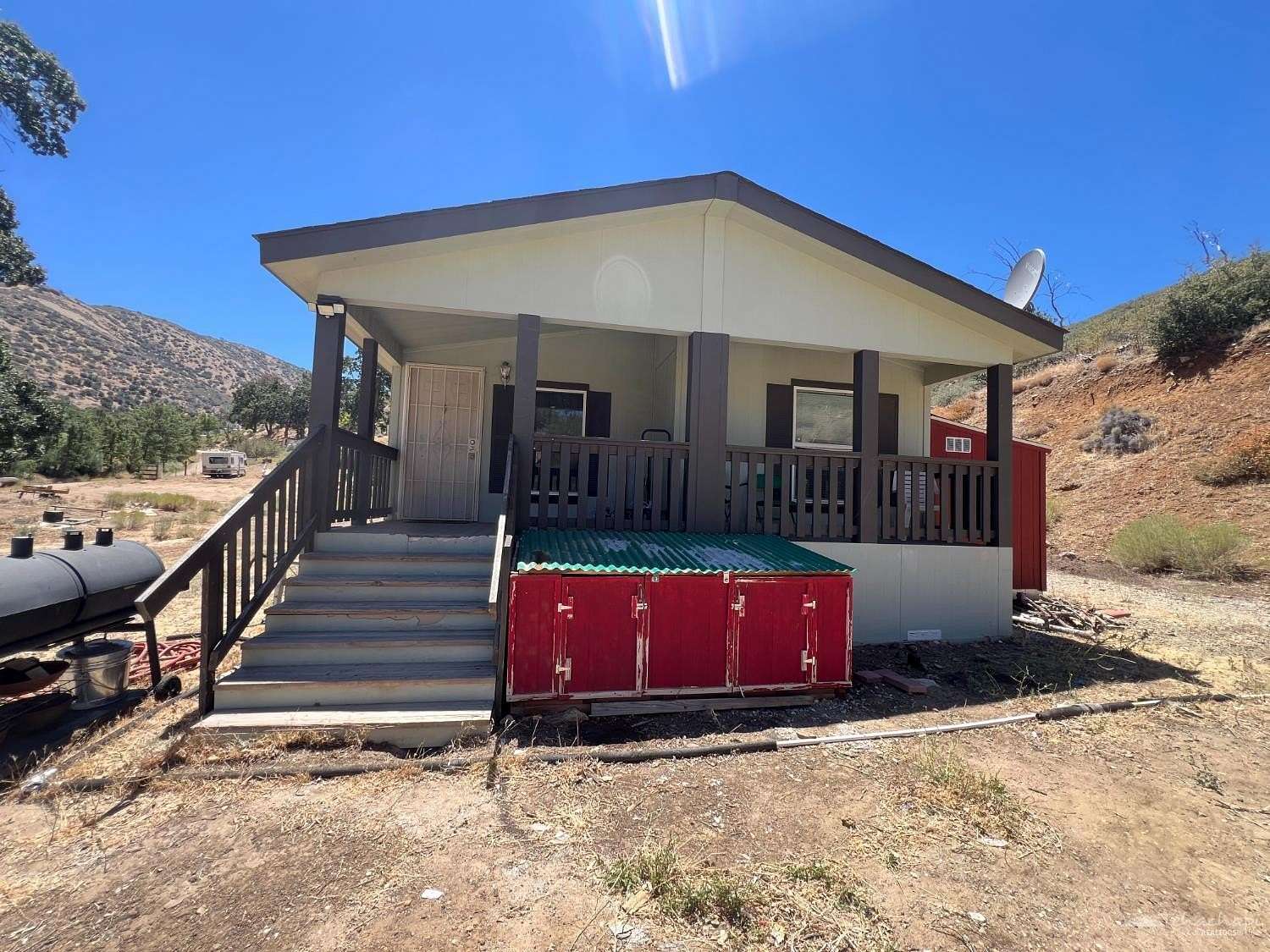 5 Acres of Land with Home for Sale in Tehachapi, California
