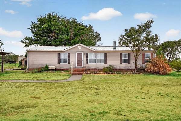 4.79 Acres of Land with Home for Sale in Sayre, Oklahoma