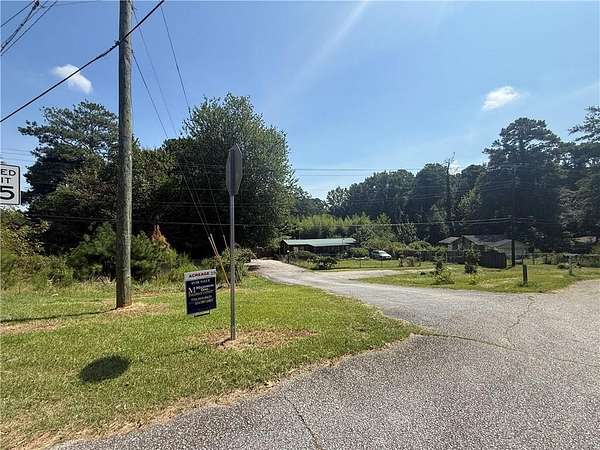 2.9 Acres of Improved Residential Land for Sale in Mableton, Georgia