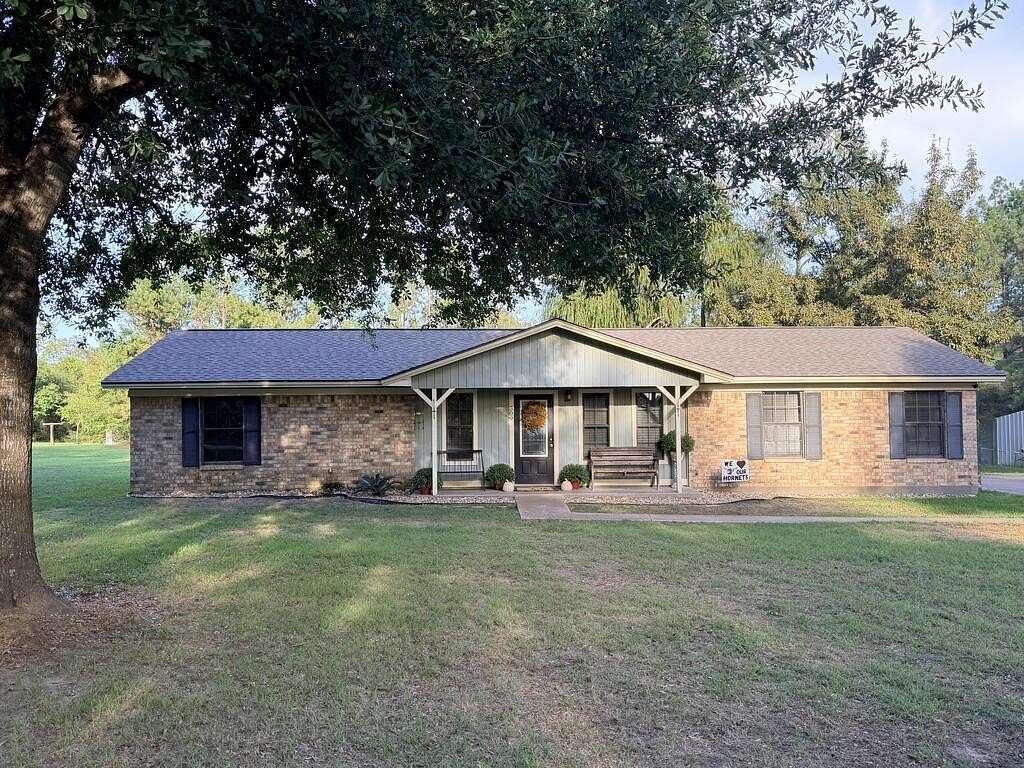 1.5 Acres of Land with Home for Sale in Lufkin, Texas