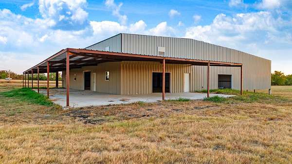 42.3 Acres of Land for Sale in Paris, Texas