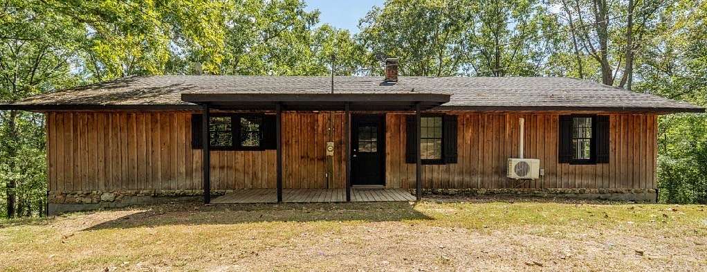13 Acres of Land with Home for Sale in Collinwood, Tennessee