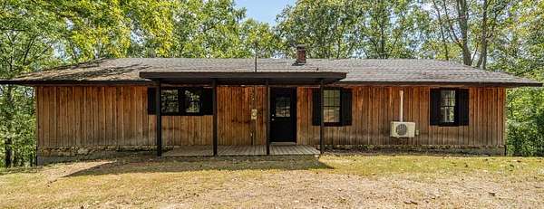 13 Acres of Land with Home for Sale in Collinwood, Tennessee
