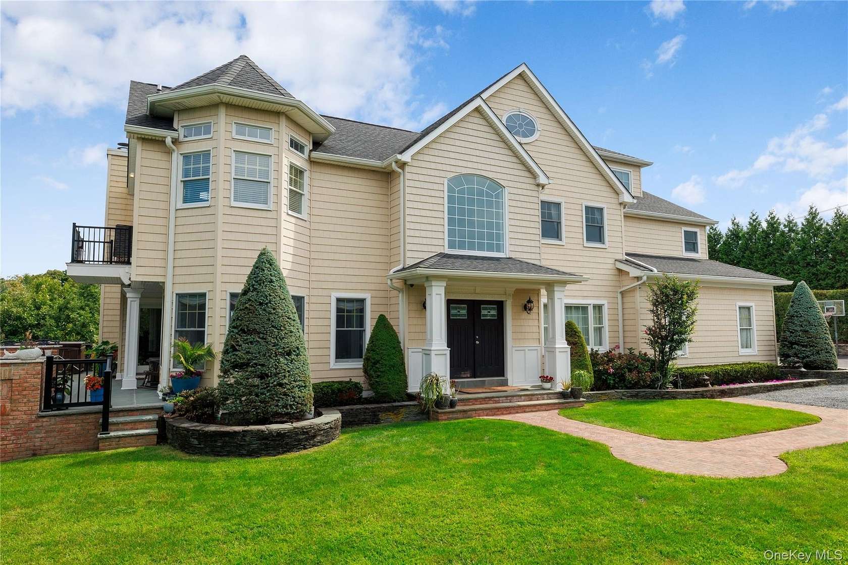 2.2 Acres of Land with Home for Sale in Oakdale, New York