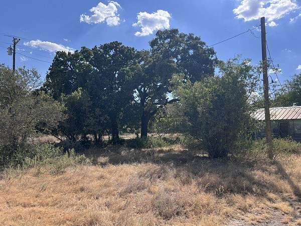 4 Acres of Improved Residential Land for Sale in Clyde, Texas