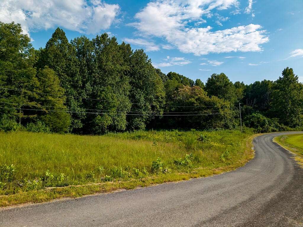 1.17 Acres of Residential Land for Auction in Smithville, Tennessee