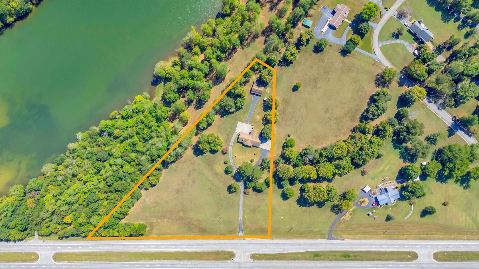 4 Acres of Land with Home for Sale in Harrison, Tennessee