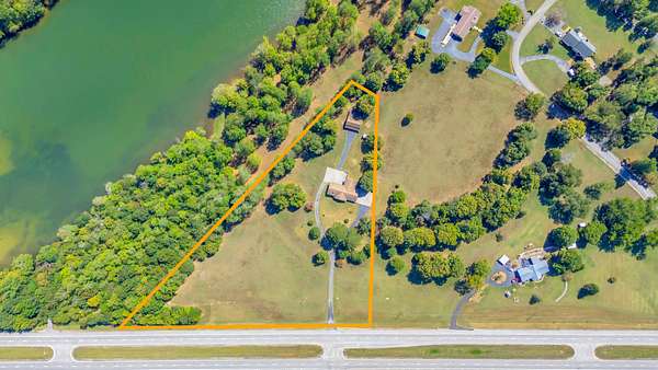 4 Acres of Land with Home for Sale in Harrison, Tennessee