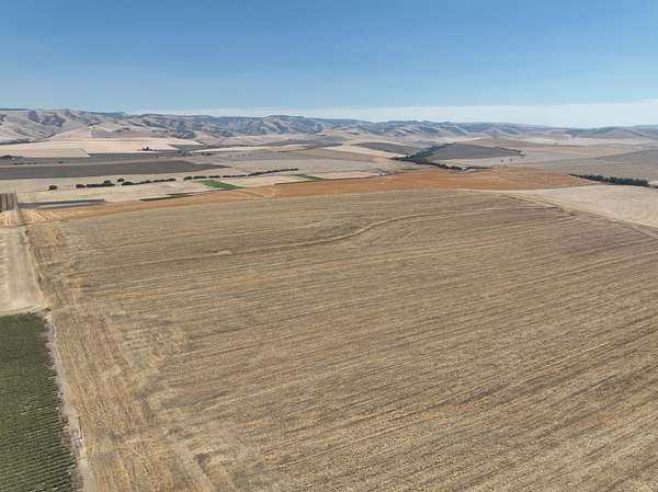 795 Acres of Agricultural Land for Sale in Milton-Freewater, Oregon